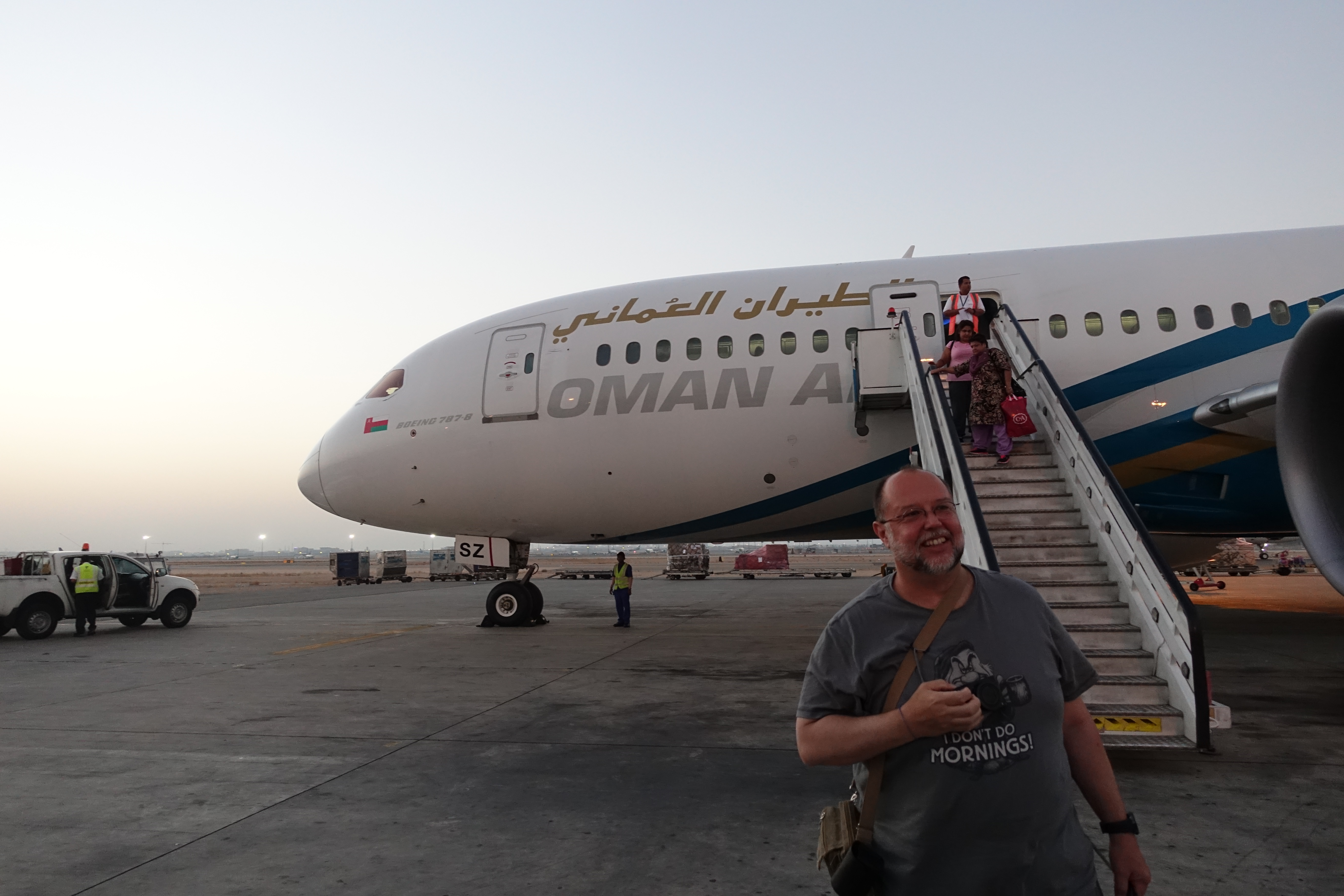 Unser Oman Air Boing 787-8 nach der Landung in MuscatUnser Oman Air Boing 787-8 nach der Landung in Muscat